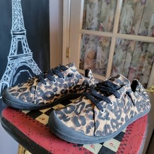 TORRID LEOPARD RILEY RUCHED SNEAKERS Sz 9WW